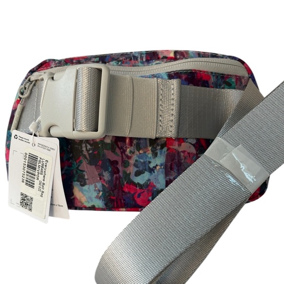 Everywhere Belt Bag with Long Strap 1L Flower Glide Multi/Vapor New - Picture 4 of 9